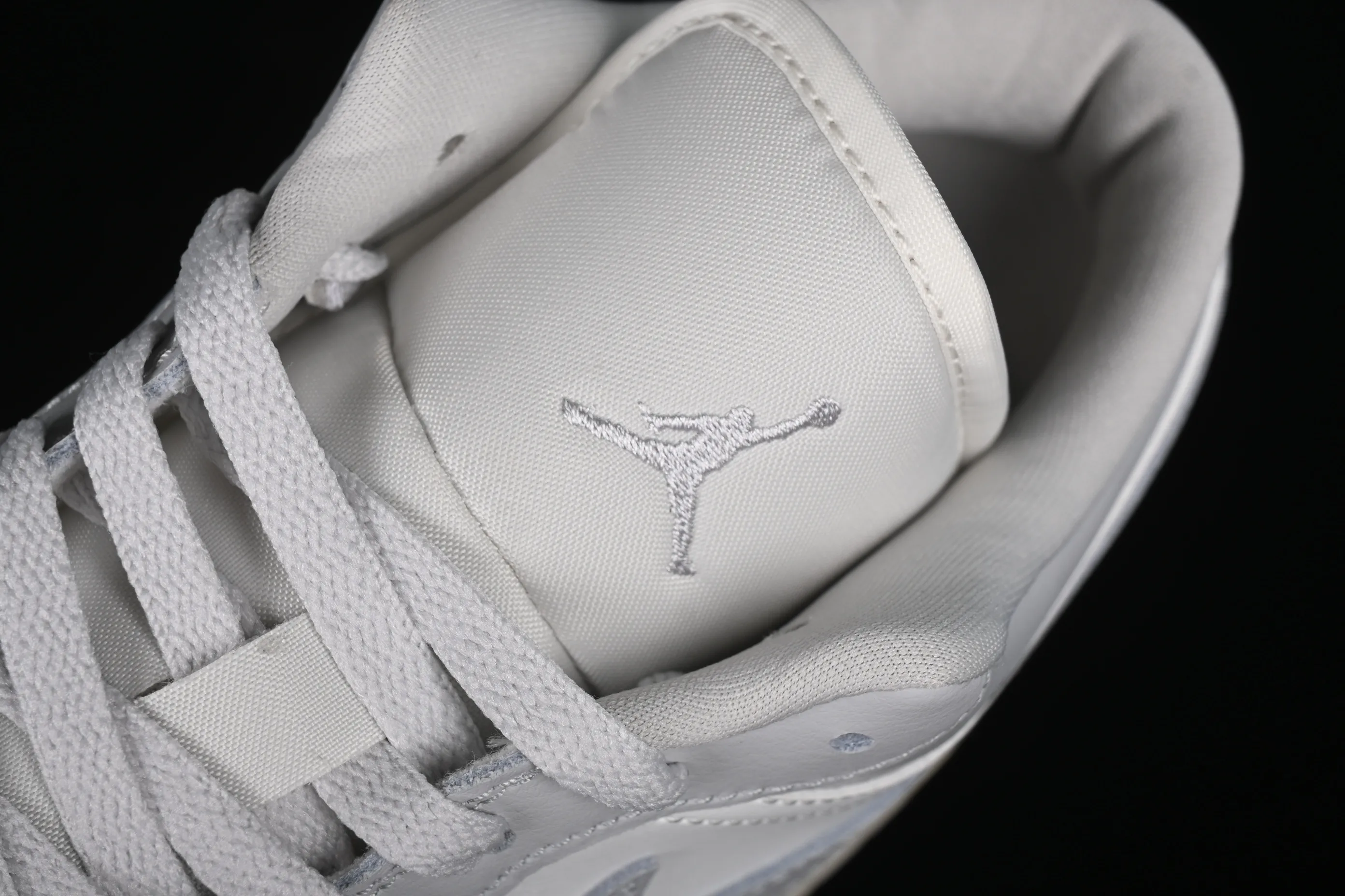 All categories Air Jordan Jordan series basketball shoes Air Jordan 1 Low G version pure original Air Jordan 1 Low AJ1 Joe 1 white gray low-top cultural casual sneakers DC0774-103